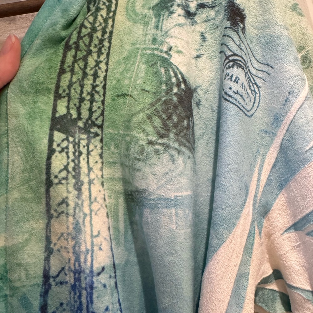 Paris Patterned luxury Robe - Picture 6 of 7